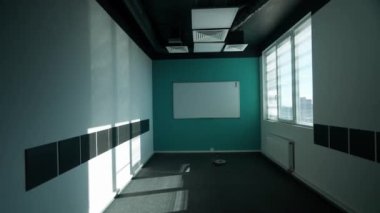 Eş zamanlı çalışma alanı, boş ofis alanı, gökdelen içinde bir ofis, arka plan şablonu.