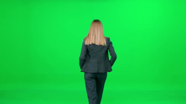 Young Businesswoman Suit Walking Street Green Background Passerby Walk Chroma — Stock Video