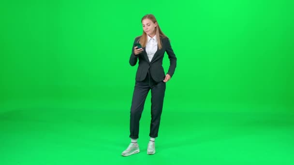 Donna Affari Giacca Cravatta Piedi Sfondo Cromatico Chiave Donna Con — Video Stock