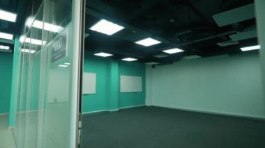 Eş zamanlı çalışma alanı, boş ofis alanı, gökdelen içinde bir ofis, arka plan şablonu.