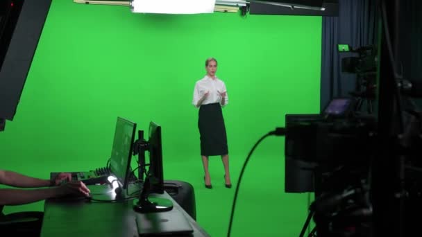 Studio Backstage Female Reporter Looks Camera Speaks Standing Green Background — Stock Video