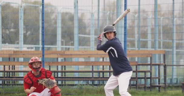 Beyzbol Antrenmanı Beysbol Oynarlar Atıcı Topu Vurucuya Atar Vurucu Başarılı — Stok video