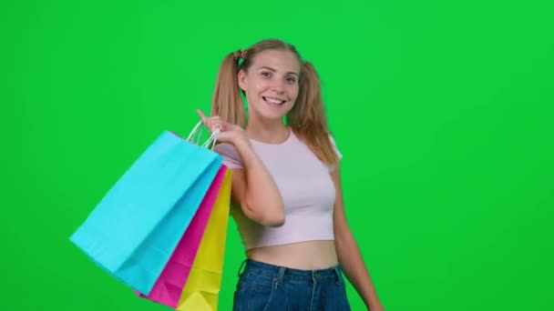Vacker Kvinna Vit Shirt Gör Framgångsrika Inköp Med Kreditkort Snygg — Stockvideo