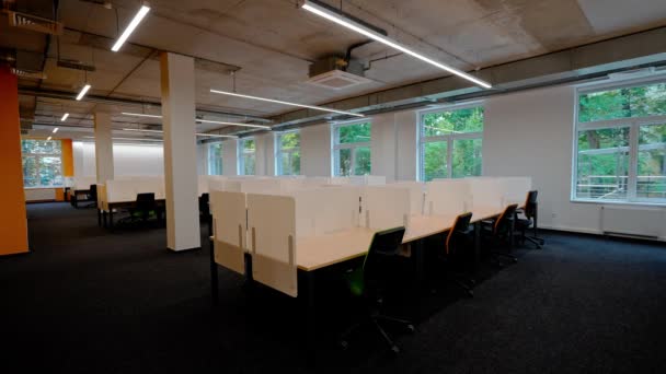 Statik Arkaplan Bir Ofis Alanı Boş Çalışma Alanları Doğal Işıklandırma — Stok video