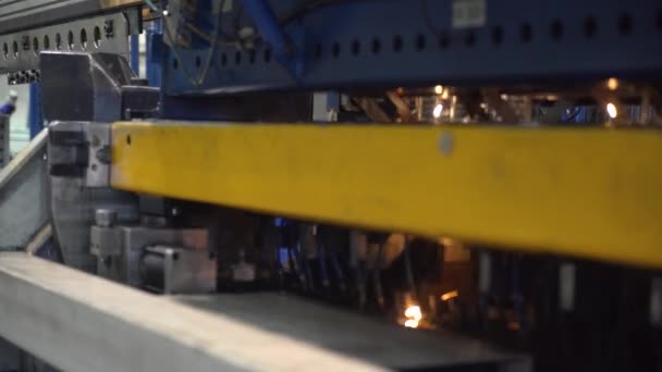 Fabricação Eletrodomésticos Máquina Solda Automática Produz Grade Hastes Aço — Vídeo de Stock