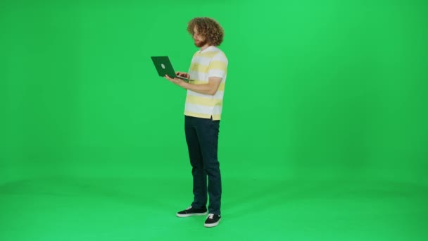 Focused User Works Laptop Man Afro Hairstyle Typing Laptop Green — Stock Video