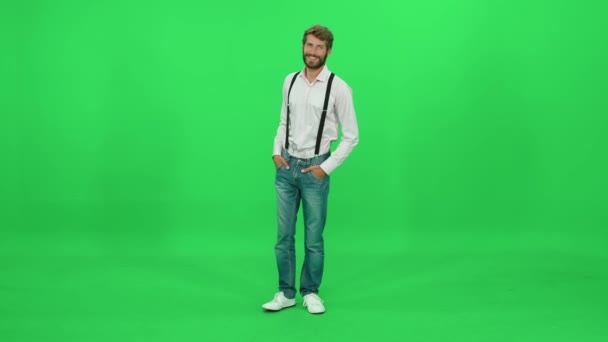Πορτρέτο Ενός Χαρούμενου Σκηνοθέτη Τέχνης Ένα Πράσινο Φόντο Chromakey Πρότυπο — Αρχείο Βίντεο