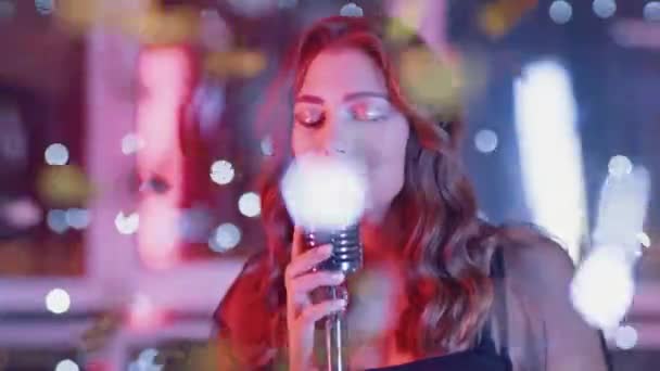 Retrato Una Mujer Bonita Cantando Club Nocturno Fiesta Primer Plano — Vídeos de Stock