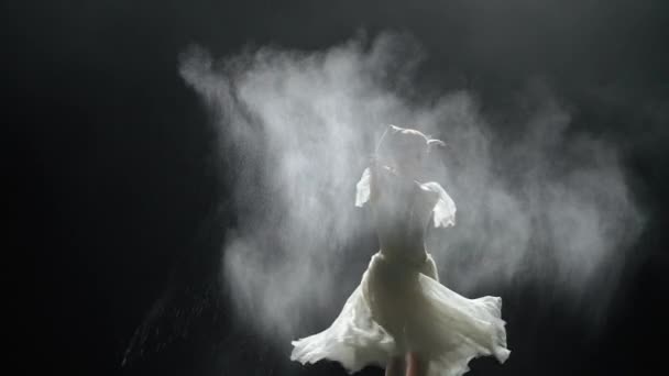 Прекрасний Драматичний Танець Елегантна Жінка Білому Турі Балерина Танцює Виконує — стокове відео