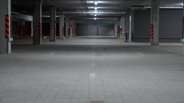 Dekoration Statisk Bakgrund Underjordisk Parkering Parkering Kontorsbyggnad Med Betongväggar Betongtunnel — Stockvideo