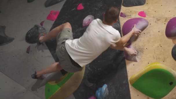 Young Climber Training Climbing Wall Practicing Rock Climbing Vertical Video — Stock Video