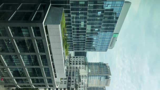 Warszawa Polen Juli 2023 Stadsbilden Den Moderna Skyskrapan Och Kontorsbyggnad — Stockvideo