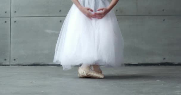 Mouvement Lent Femme Tutu Blanc Ballet Danse Équilibrage Pointes Vue — Video