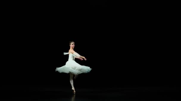 Zeitlupe Anmutige Ballerina Weißen Kleid Tanzt Und Führt Choreografische Elemente — Stockvideo