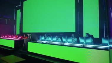 Uluslararası oyun turnuvası, iki spor takımı bir video oyunu oynuyor, iki takımın karşılaşması, yeşil ekranlar, kupa mücadelesi, kromakey şablonu.