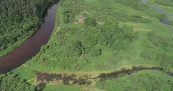 Landsbygd Naturutsikt Floddal Vacker Utsikt Från Höjden Byn Nära Floden — Stockvideo