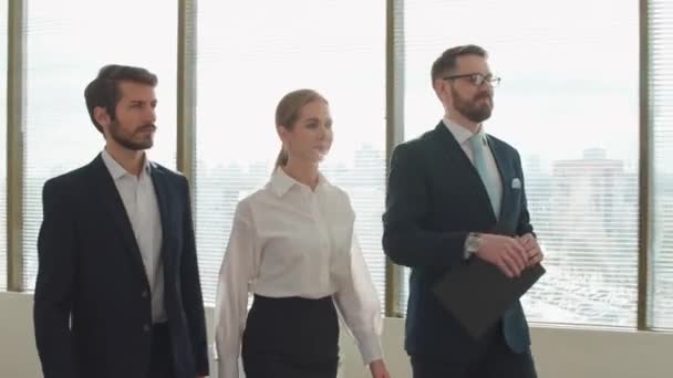 Obchodní Jednání Tým Top Manažerů Chůze Setkání Interiér Bílých Kancelářských — Stock video
