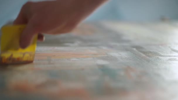 Absztrakt Festészet Kreatív Személy Munkahelyen Művész Borítja Vászon Szürke Bézs — Stock videók