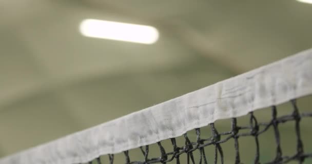 Netball Tenisz Torna Fedett Pálya Teniszező Üti Labdát Hálóba Egy — Stock videók