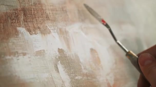 Persona Creativa Trabajo Artista Talentoso Cubre Lienzo Con Pintura Óleo — Vídeos de Stock