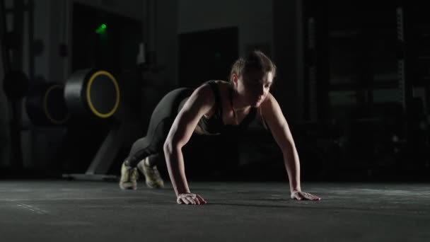 Athletic Woman Fighter Gym Strong Woman Performs Explosive Push Ups — Stock Video