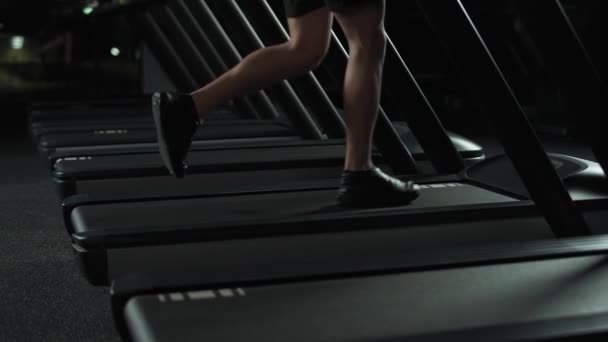Athletic Runner Anonymous Man Run Treadmill Aerobic Exercise Endurance Training — Stock Video