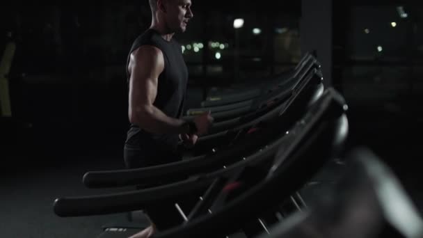 Night Training Athletic Man Run Treadmill Aerobic Exercise Endurance Training — Stock Video