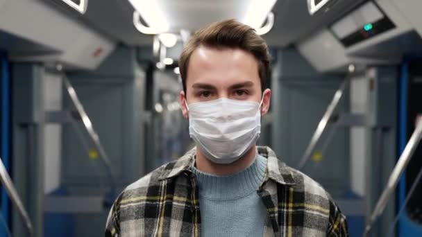 Retrato Jovem Com Máscara Médica Monta Metrô Estudante Vai Estudar — Vídeo de Stock