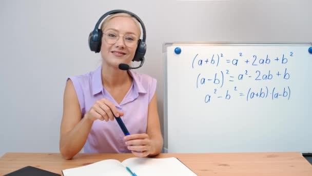 Porträt Einer Lehrerin Online Hausaufgabenbetreuung Videotelefonie Videokonferenz Mit Lehrer Matheunterricht — Stockvideo