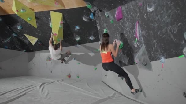 Belarus Minsk October 2021 Wellness Young Climbers Training Climbing Wall — Stock Video