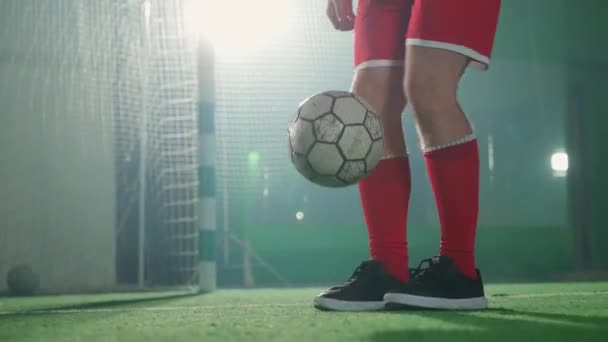 Weißrussland Minsk Oktober 2021 Junger Fußballspieler Führt Tricks Mit Einem — Stockvideo
