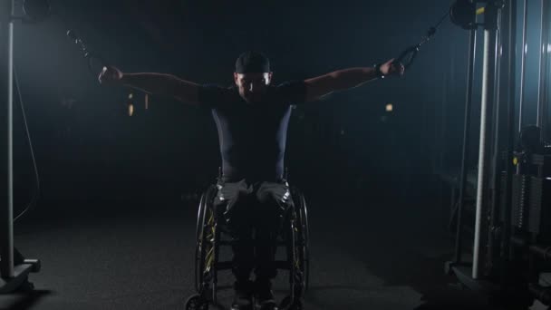 Movimiento Lento Entrenamiento Pesado Atleta Discapacitado Bloques Elevación Sillas Ruedas — Vídeos de Stock
