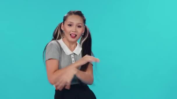 Digital Influencer Asian Woman Dances Music Blue Light Background Takes — Stock Video