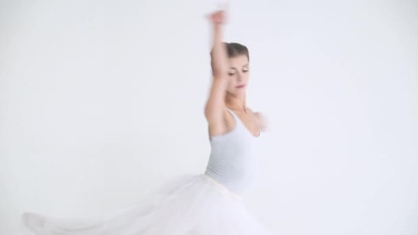 Dramatyczny Taniec Elegancka Kobieta Białej Tutu Taniec Baletowy Wykonanie Elementów — Wideo stockowe