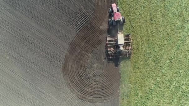 Zemědělství Farmářské Traktory Orají Půdu Poli Prach Poli Pohled Výšky — Stock video