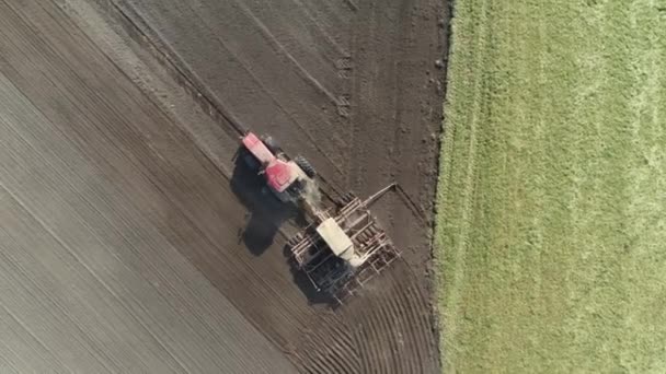 Krajina Zemědělství Zemědělské Traktory Orají Půdu Poli Prach Poli Pohled — Stock video