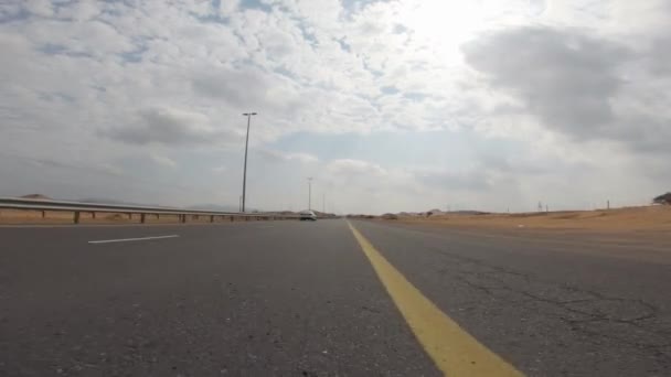 Yolculuk Ortadoğu Karayolu Gezisi Issız Bir Yolda Giden Bir Arabada — Stok video