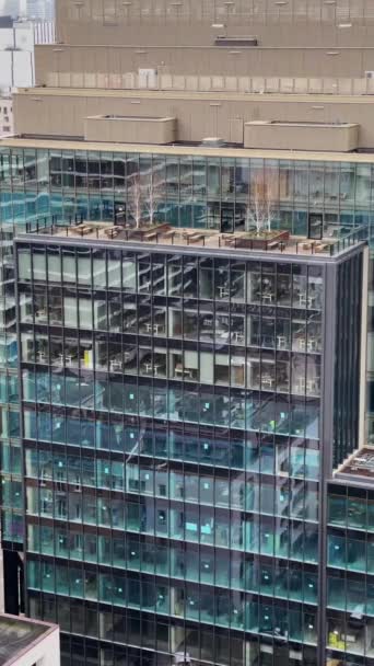 Widok Miasta Nowoczesny Budynek Biurowy Okna Biurowe Wnętrza Widokiem Przez — Wideo stockowe