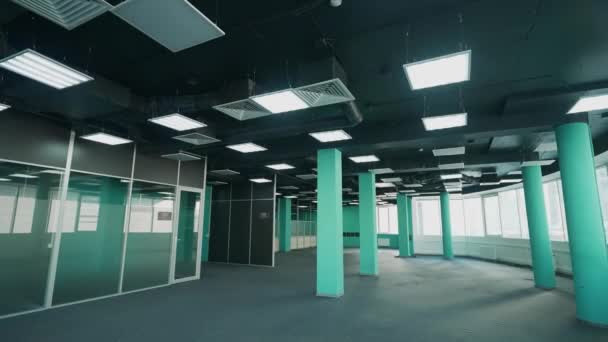 Bostadsområde Det Inre Mörka Kontorsytor Promenad Genom Kontoret Inne Skyskrapa — Stockvideo