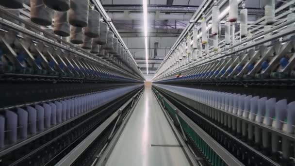 Прядильная Фабрика Производство Тканей Нитей Шелка Льна Синтетики Обзор Тоннелей — стоковое видео