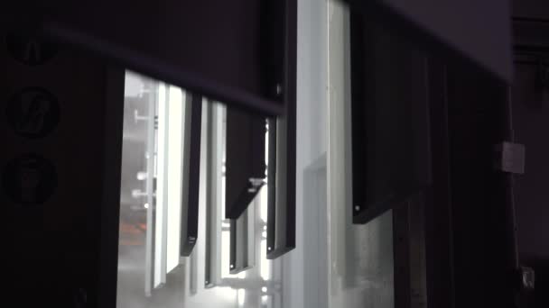 Fabricación Electrodomésticos Cabina Pintura Paneles Aluminio Pintura Robots Tecnologías Modernas — Vídeos de Stock