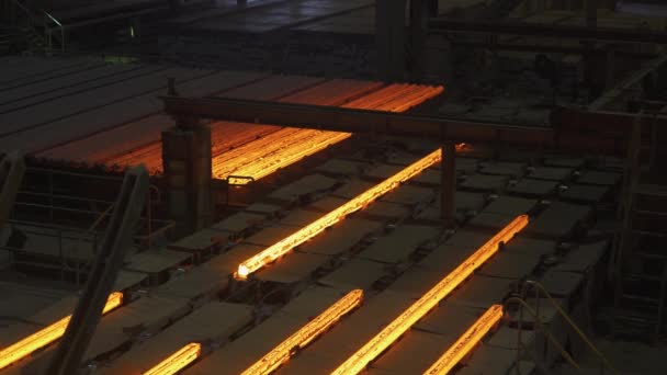 Sıcak Hava Efekti Çelik Çubuklar Boru Üretimi Üretim Hattıyla Taşınan — Stok video
