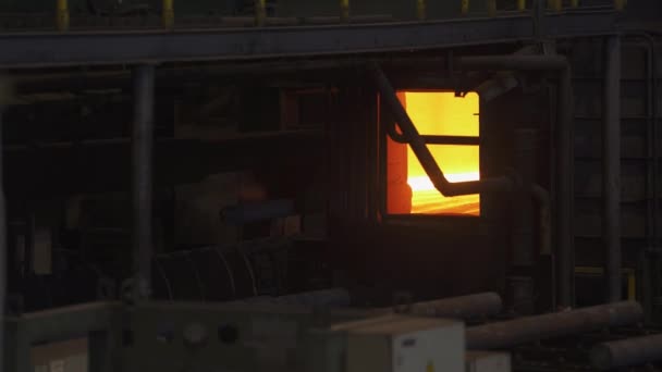 Acélgyár Acélcsövek Gyártása Csőszállítás Kemencébe Nehézipar Hengerelt Fémgyár — Stock videók