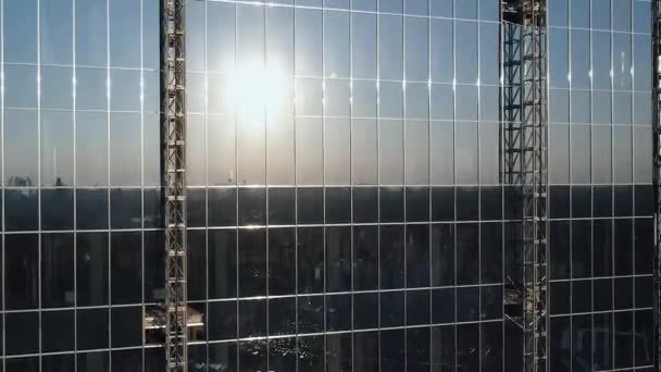 Nşaat Süreci Cam Gökdelenin Havadan Görünüşü Yükseklikten Merkezi Manzarası Camdaki Telifsiz Stok Video