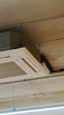 Ofis binalarının havalandırma sistemi, gökdelen içindeki ofis alanı, sabit dikey video, arkaplan şablonu.