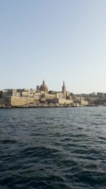 Archipelago, Güney Avrupa, eski kasaba ve körfez manzarası, mimari ve yat limanı, video manzarası, deniz manzarası, Malta, Valletta.