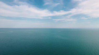 Deniz manzarası, güzel deniz manzarası, su dokusunun huzur manzarası, doğa arka planı..