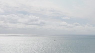 İzlanda, uçsuz bucaksız okyanus manzarası, açık deniz ve gemilerin manzarası, devasa su dokusu, doğa arka planı..