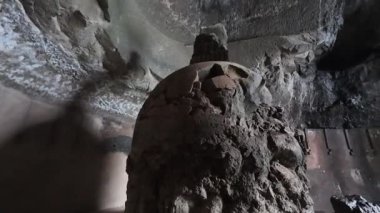 Hindistan, Maharashtra 'daki Kondana Mağaraları' ndaki antik Budist oymacılığı muson mevsiminde ele geçirildi.