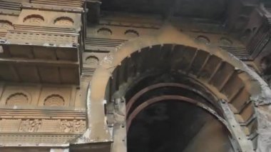 Hindistan, Maharashtra 'daki Kondana Mağaraları' ndaki antik Budist oymacılığı muson mevsiminde ele geçirildi.